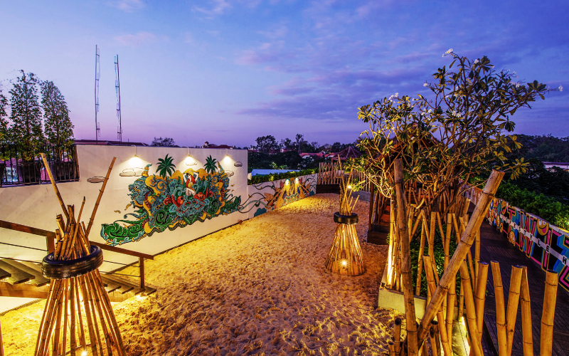 Akas-Pool Beach & Bar